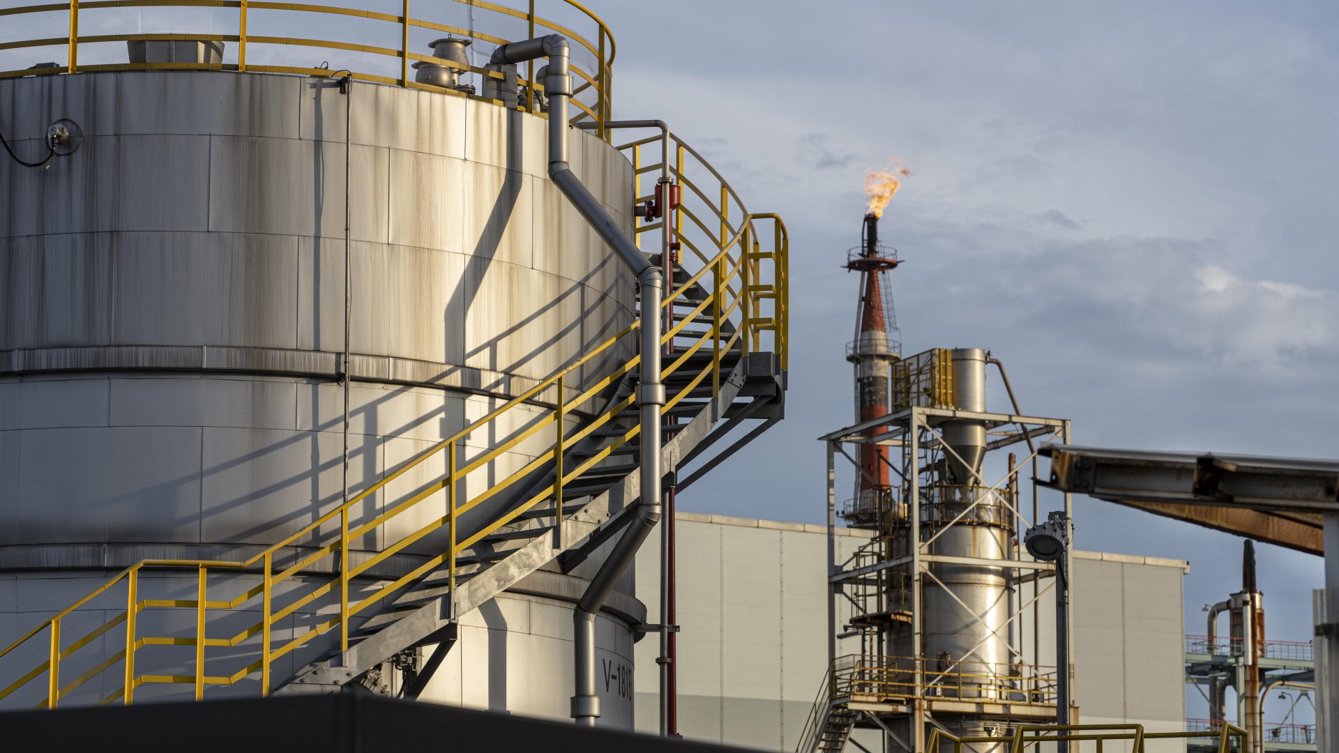 environmental-pollution-industry-exterior-daylight